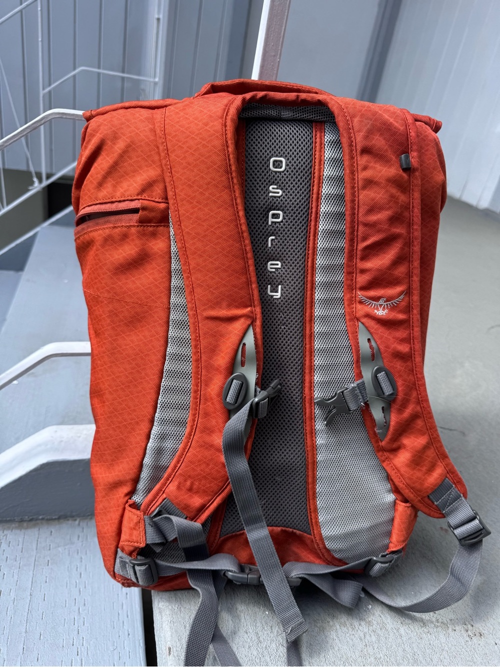 Osprey Red Daypack Backpack - Compact Travel & Commuter Bag - Picture 2 of 10